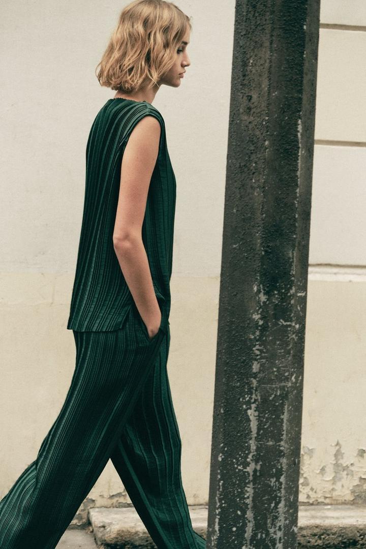 Conjunto plisado verde esmeralda de Zara