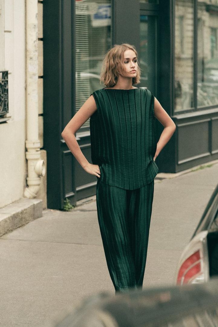 Conjunto plisado verde esmeralda de Zara