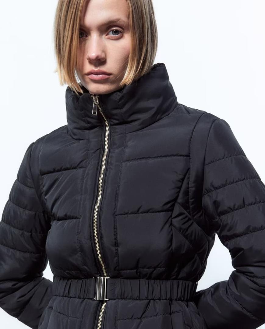 Chaqueta parka corta con cuello color negro de Sfera en El Corte Inglés