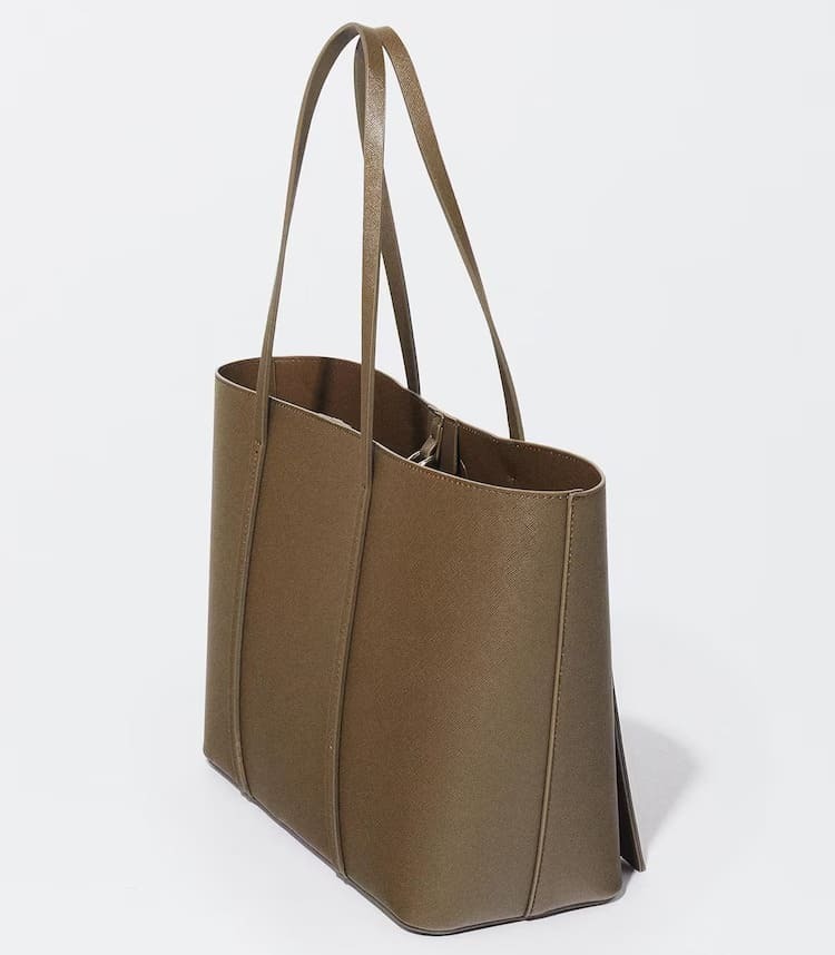 Bolso de hombro estilo shopper con bolsito incluido y cierre de botón en liso de Parfois en El Corte Inglés