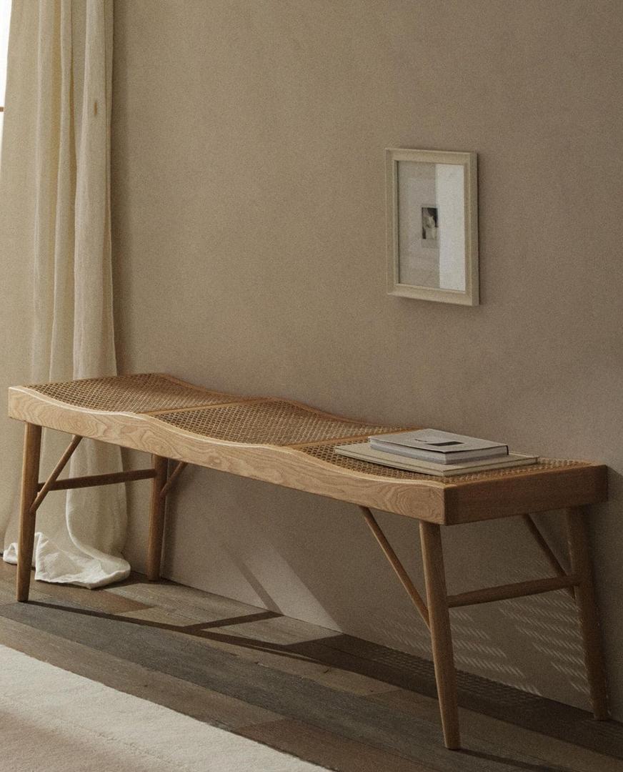 Banco de madera y ratán