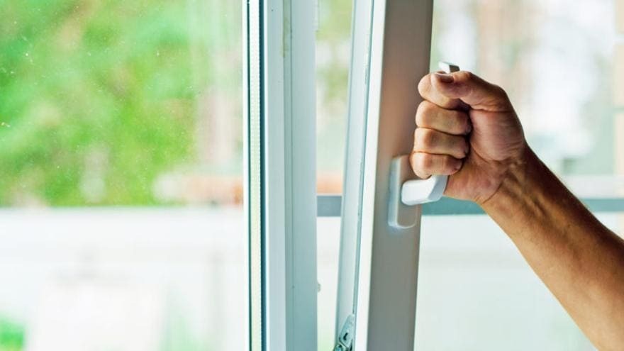 Abrir ventanas es otra superstición cuando se cambia de ciclo