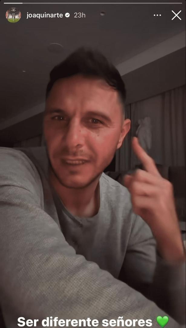 Joaquín se graba para las historias de Instagram