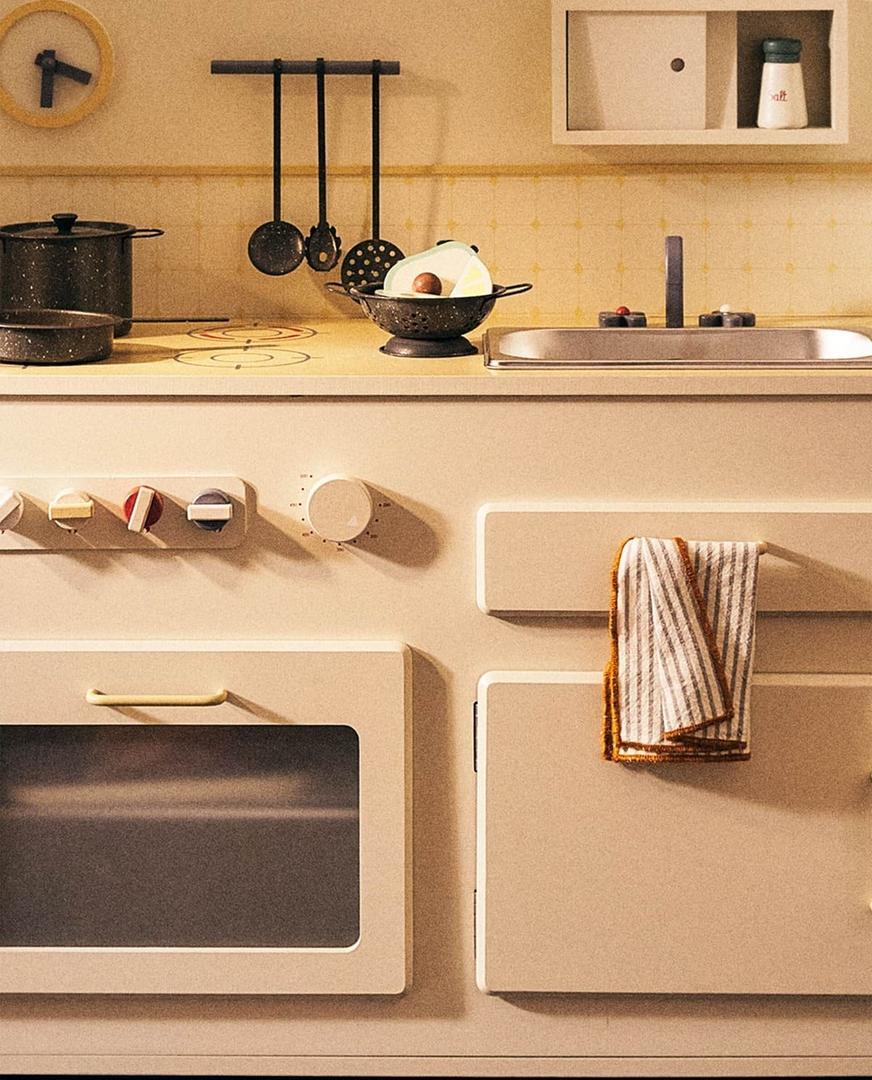 Juguete infantil de cocina de madera en Zara Home