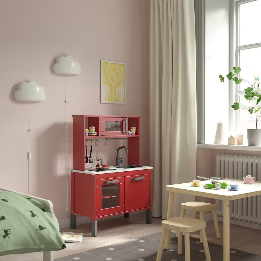 DUKTIG Cocina mini de color rojo en Ikea