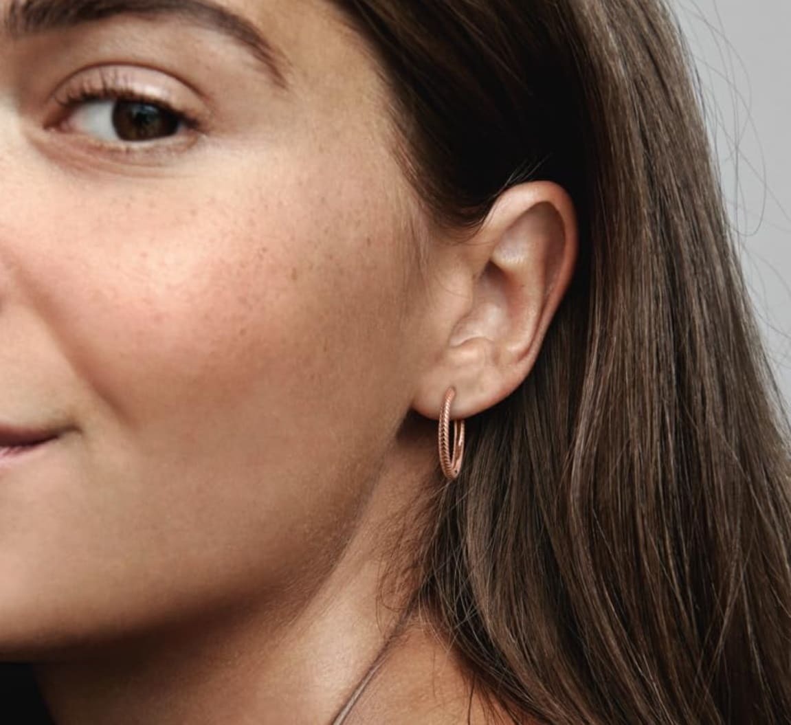 Pendientes de Aro Pandora Moments para Charm