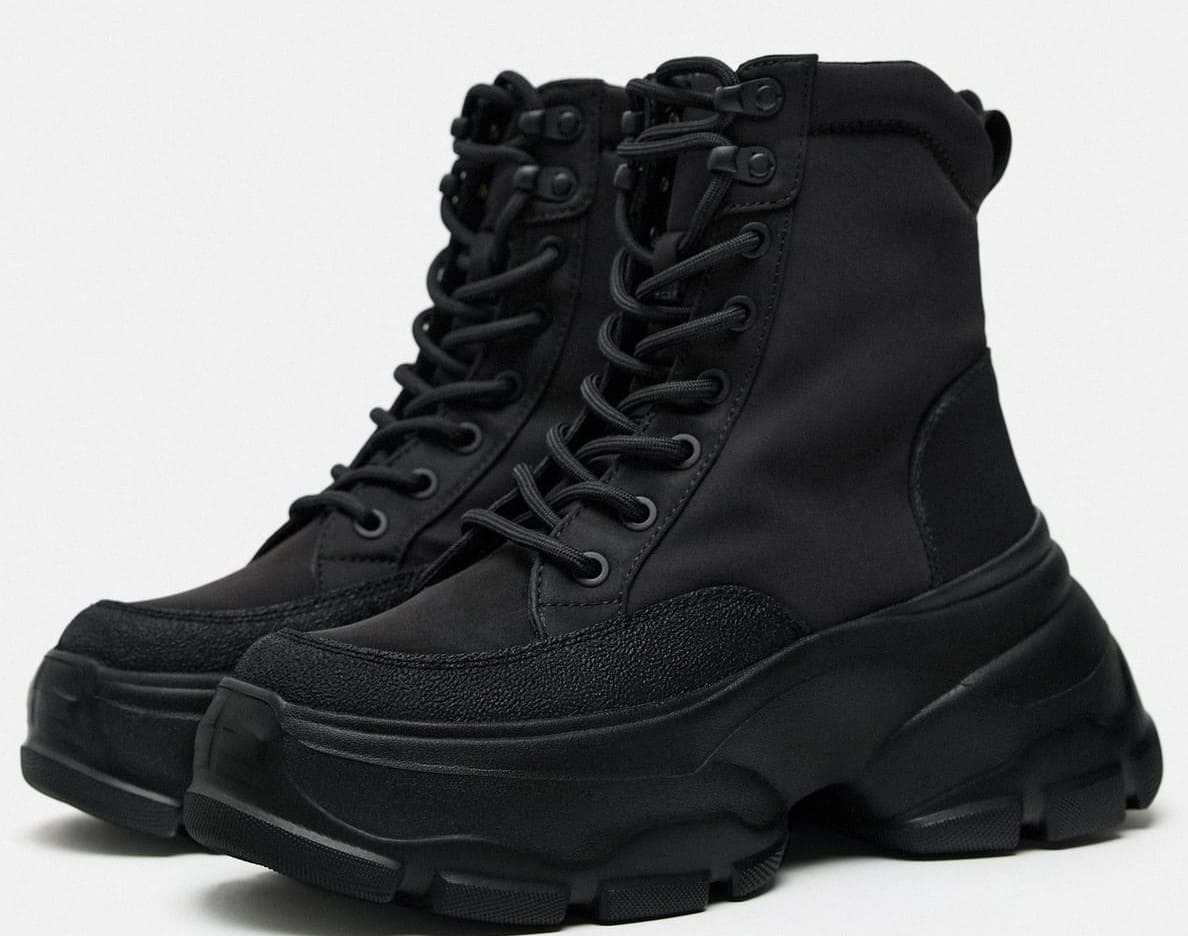 Botín deportivo con suela de volumen