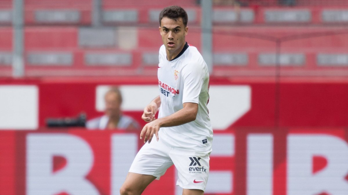 Sergio Reguilón con la camiseta del Sevilla FC