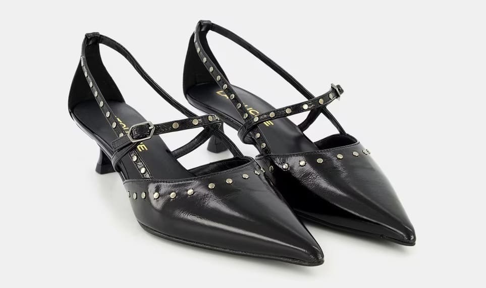 Zapato con punta y tachuelas negro de Latouche en El Corte Inglés