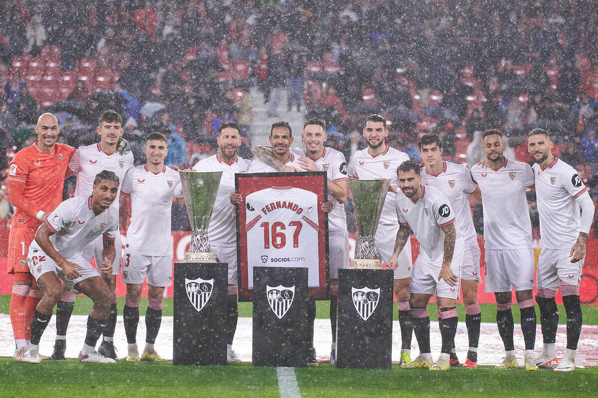 Homenaje a Fernando en la previa del Sevilla FC - Athletic Club | Salvador López Medina para El MIRA