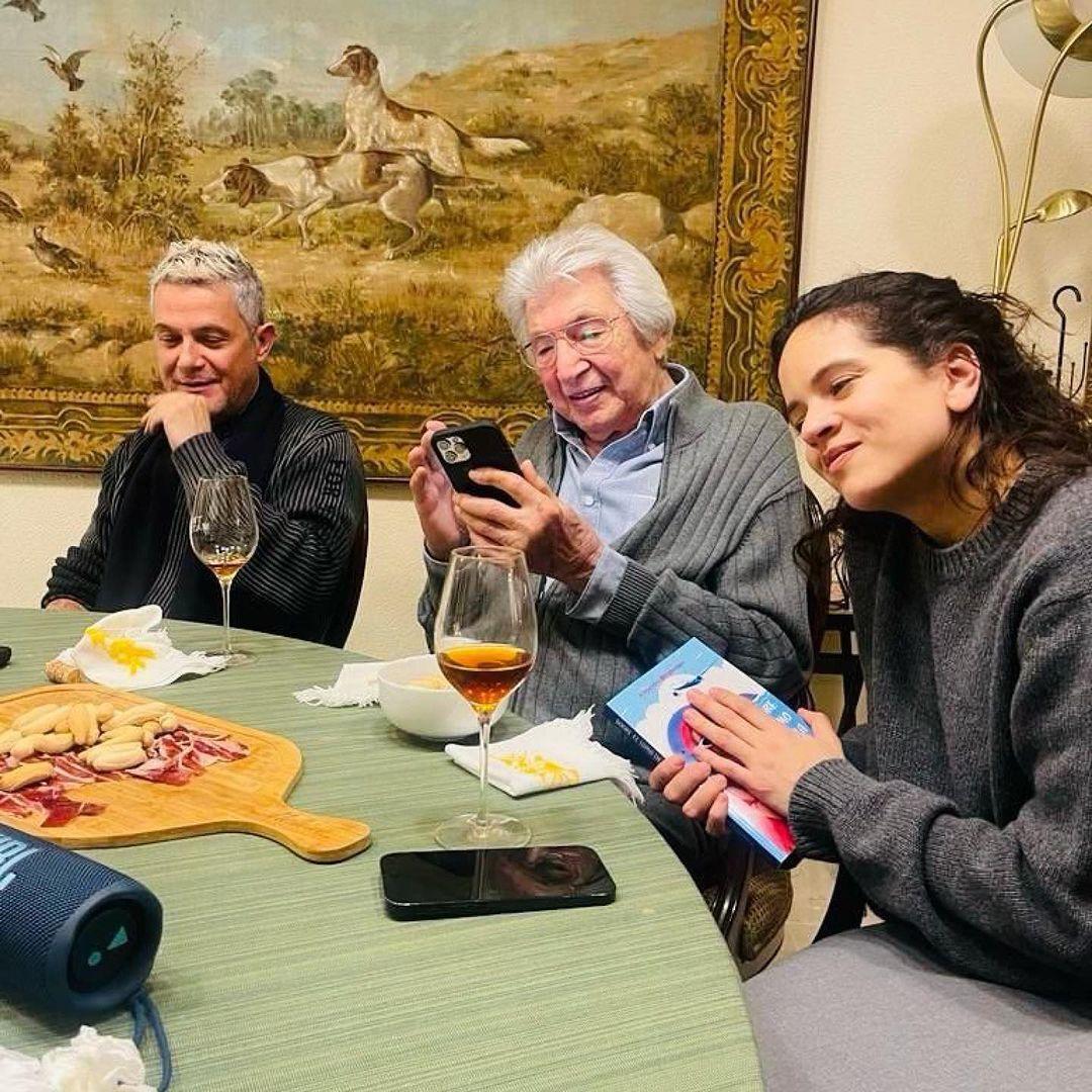 Alejandro Sanz, Manuel Alejandro y Rosalía repasan recuerdos juntos