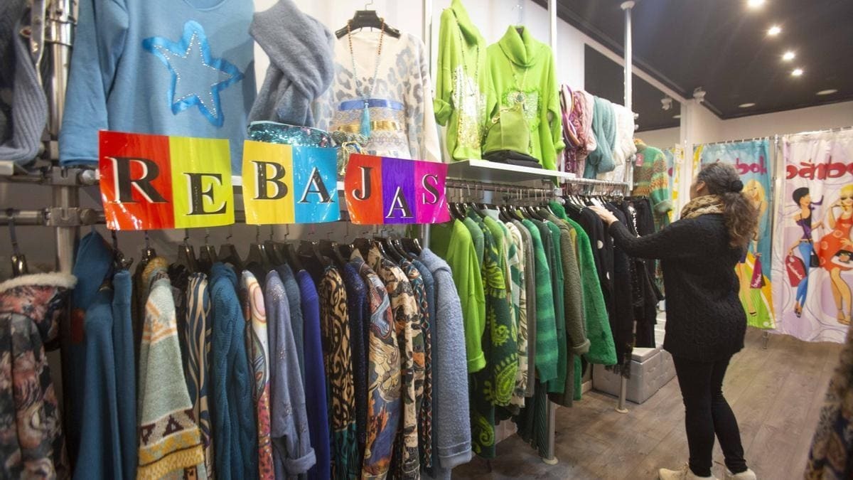 Comprar ropa de temporada es una buena opción para las rebajas de enero