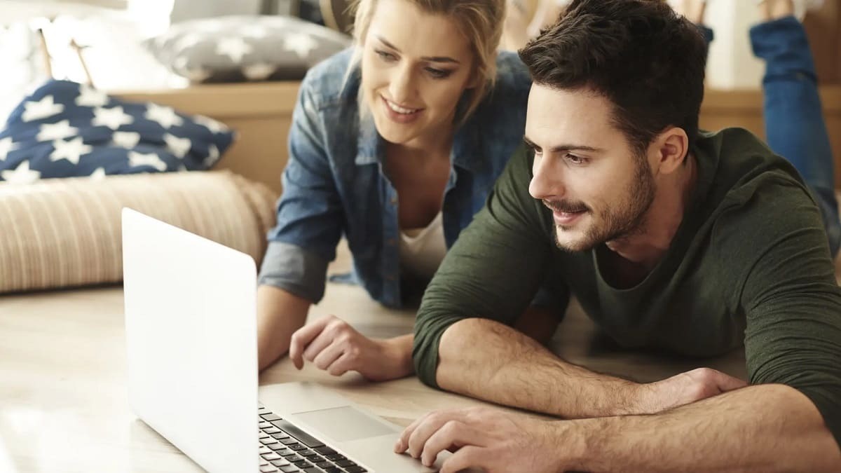 Muchas tiendas ofrecen la posibilidad de revisar sus colecciones online con anterioridad