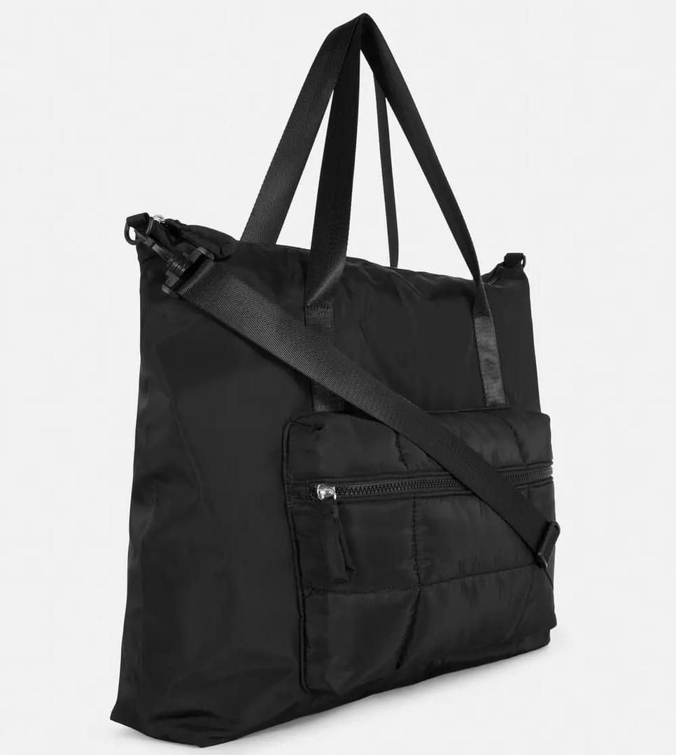 El bolso acolchado negro de Primark