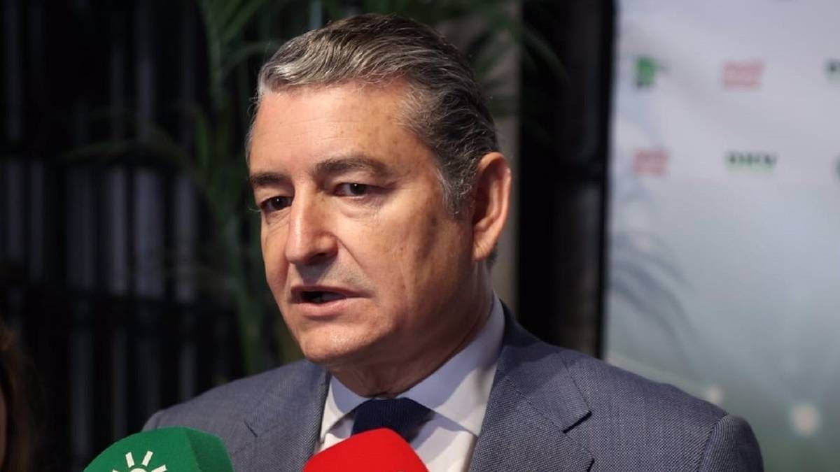 Antonio Sanz critica la "imposición" de la mascarilla y la "improvisación" con las 'autobajas'