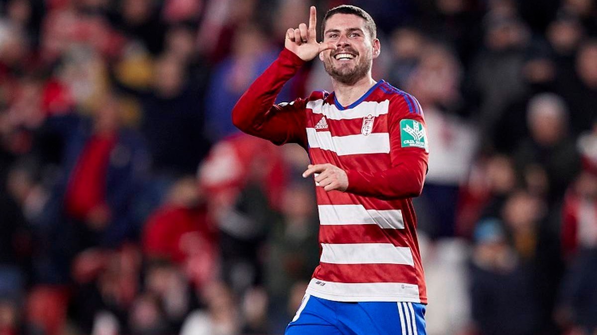 Sergio Ruiz celebra un gol anotado con el Granada CF