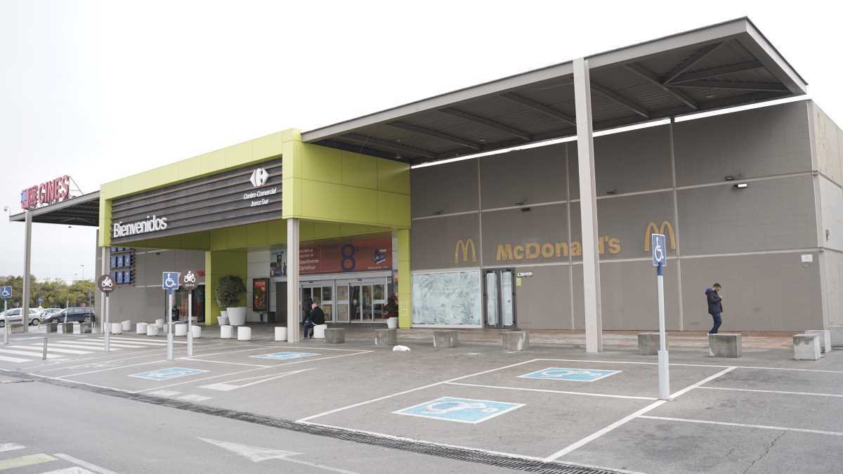 McDonald's cierra su franquicia en Carrefour Jerez Sur | José Antonio Pliego