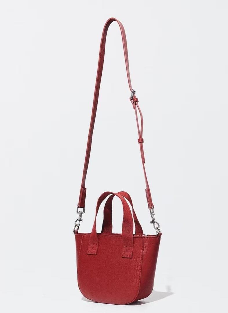 Bolso de mano compacto estilo tote