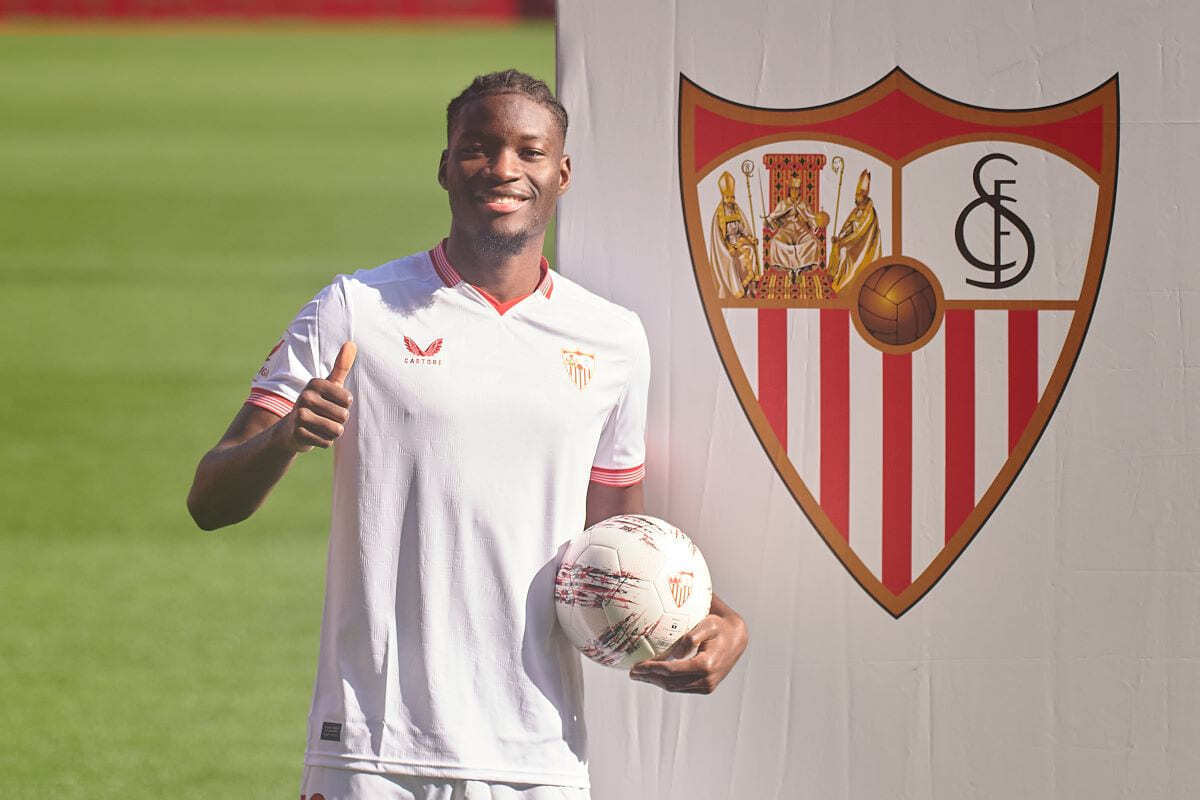 Lucien Agoumé durante su presentación como jugador del Sevilla FC | Salvador López Medina para El MIRA