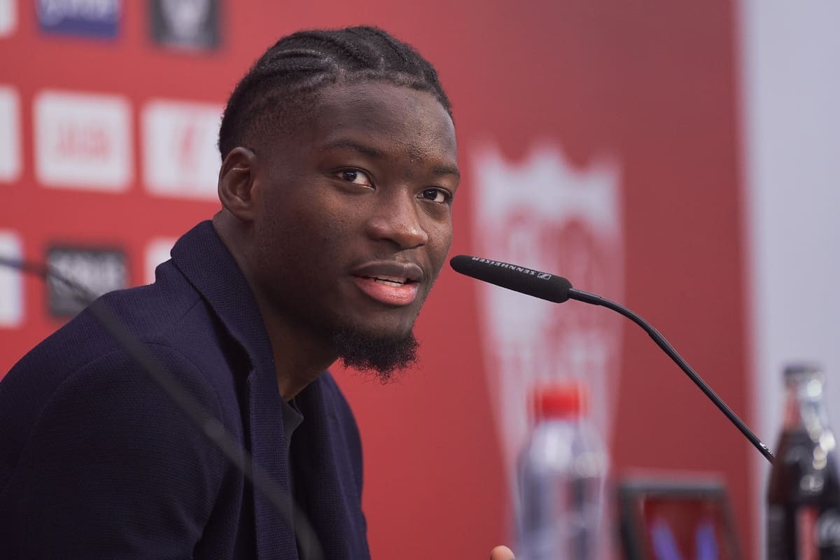 Lucien Agoumé durante su presentación como jugador del Sevilla FC | Salvador López Medina para El MIRA