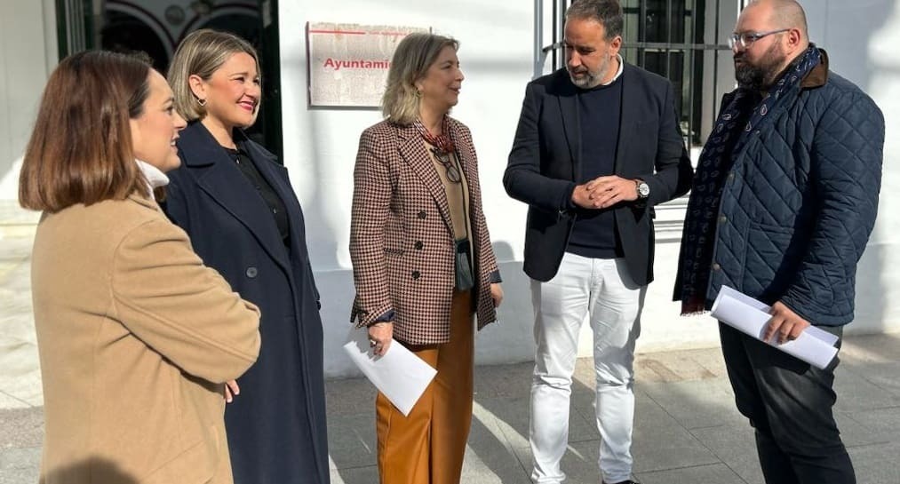 Un momento del encuentro mantenido en el Ayuntamiento de Trebujena