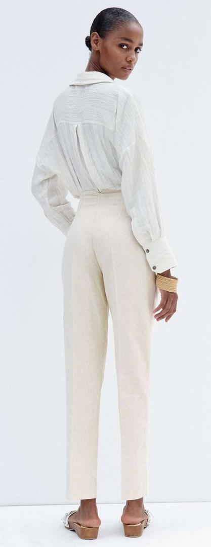 Pantalón rústico de tiro alto con pinza de Zara