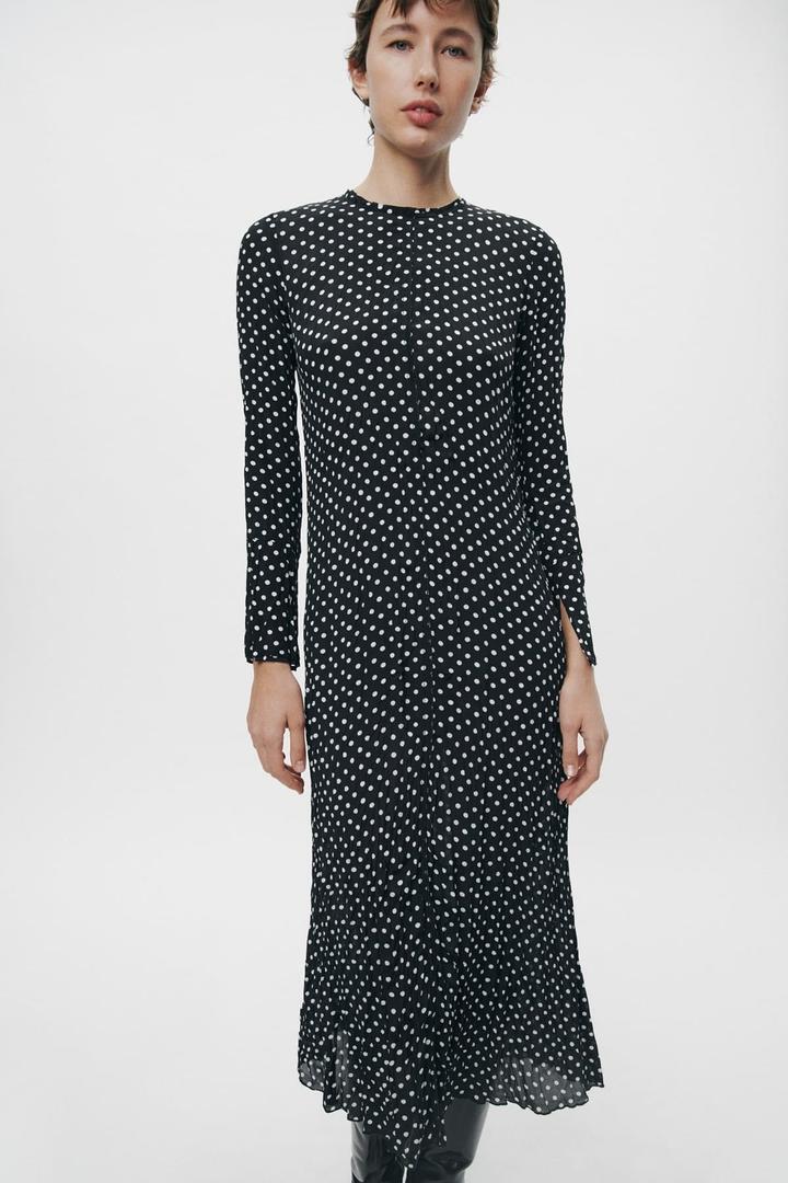 Vestido arrugado de lunares ZW Collection de Zara