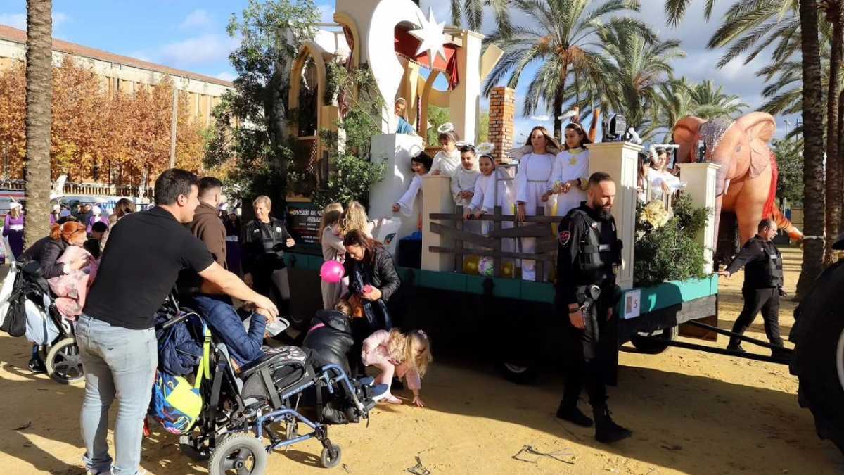 La Cabalgata de los Reyes Magos discurriendo por el tramo silencioso del Parque González Hontoria