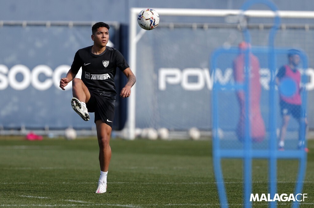 Loren Zúñiga en un entrenamiento del Málaga CF