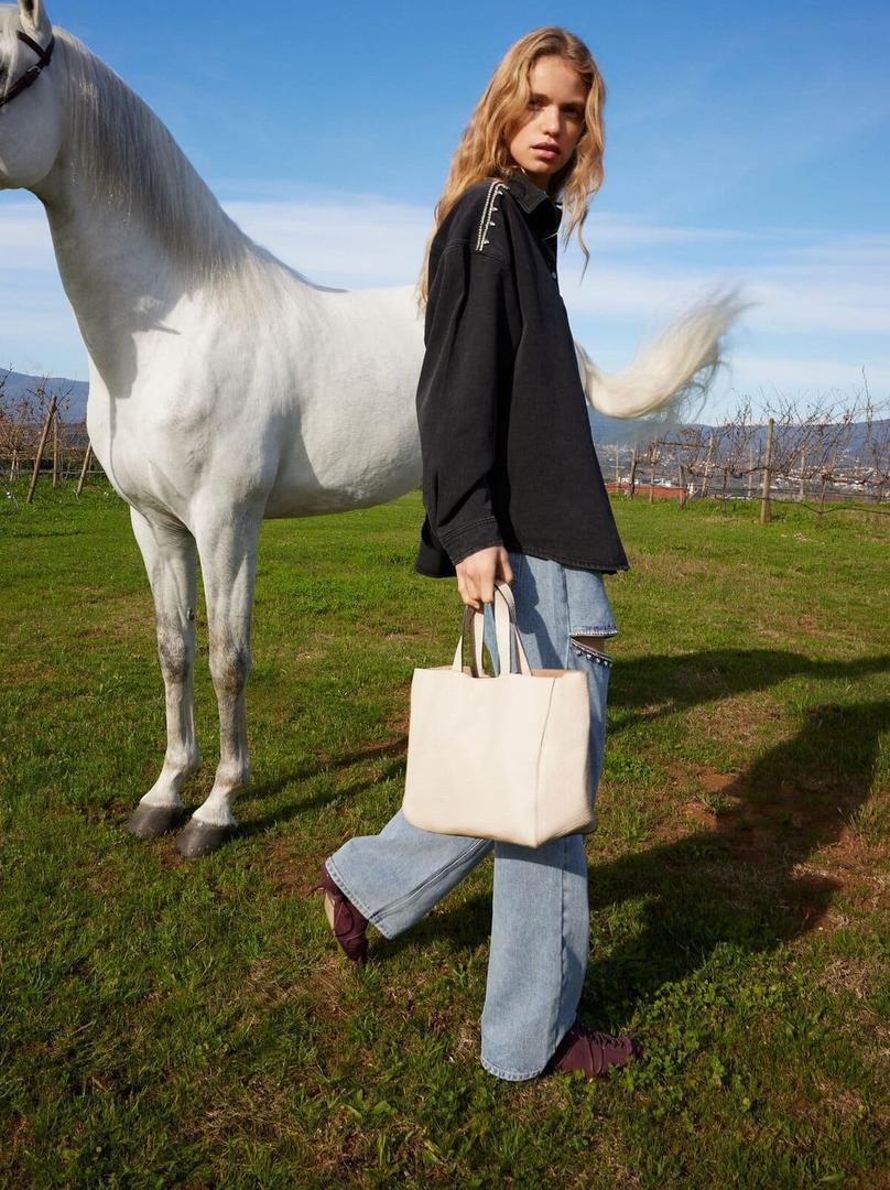 Nuevo bolso tote de piel de color neutro de Parfois