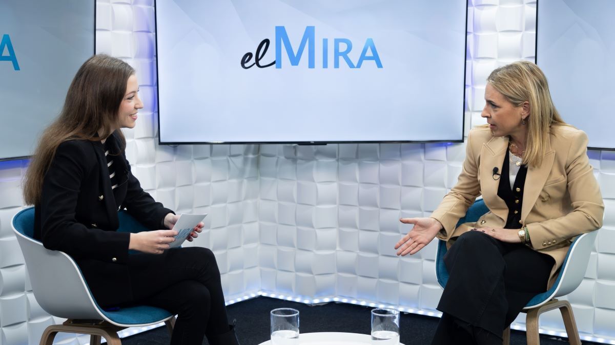Almudena Martínez durante la entrevista con Laura Sanz | Cristo García