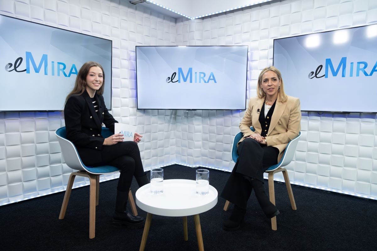 Almudena Martínez momentos antes de iniciar la entrevista con Laura Sanz | Cristo García