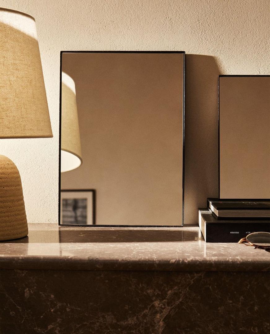 Espejo rectangular con perfil metálico