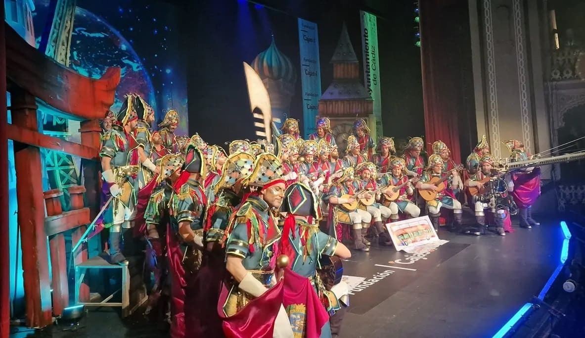 El coro 'Las luciérnagas' fue el encargado de abrir la función