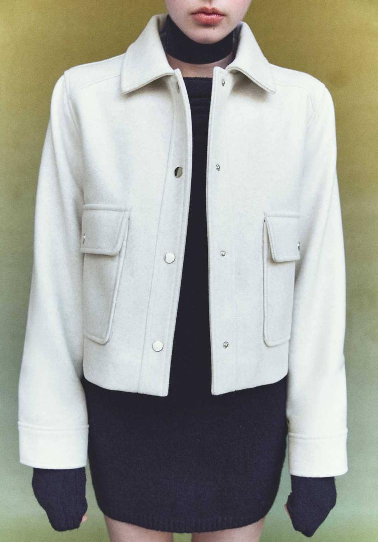 Cazadora corta soft de Zara