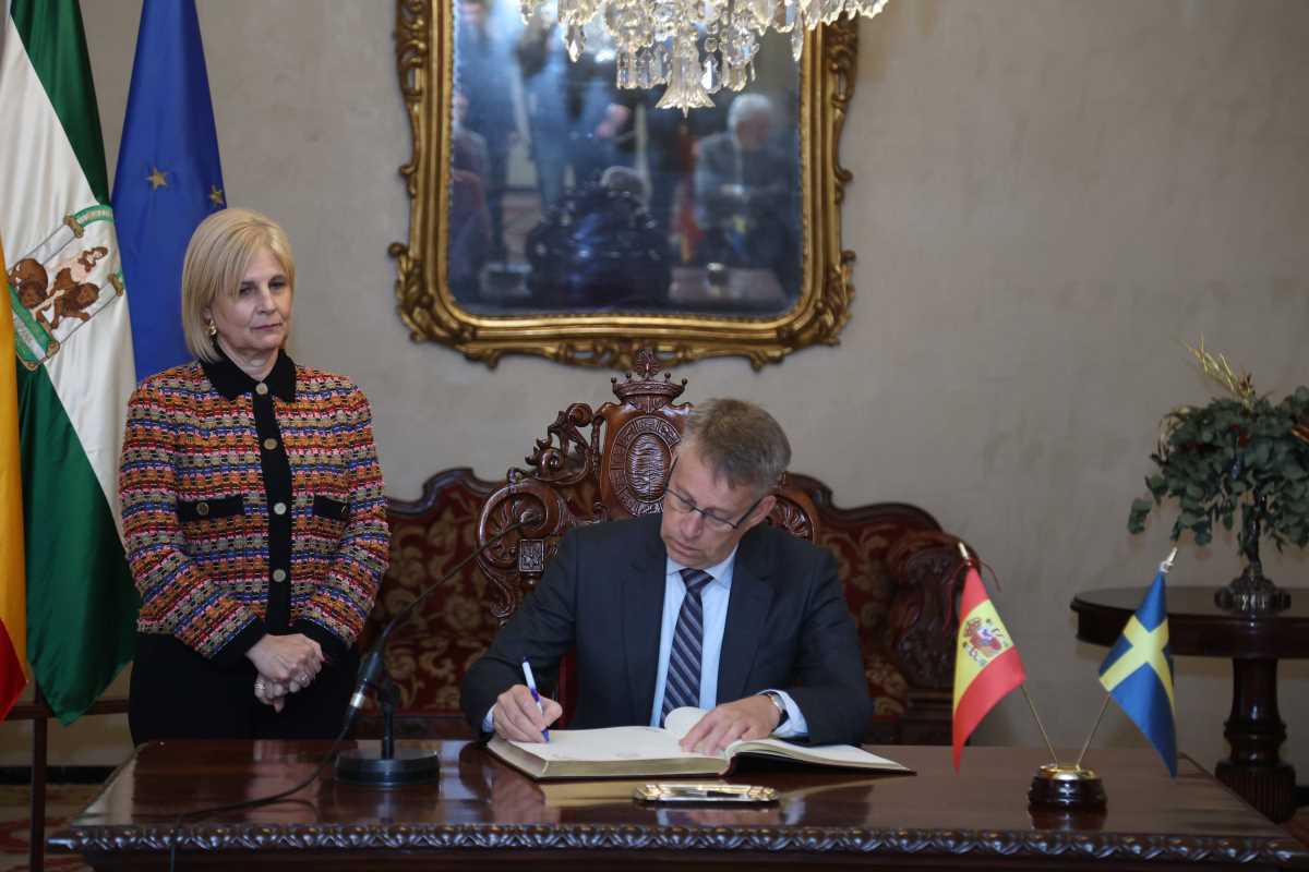 García-Pelayo y el embajador de Suecia en España, Teppo Tauriainen | Cristo García