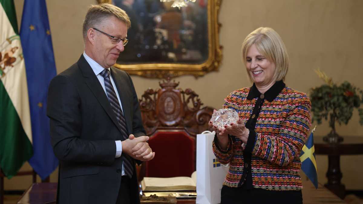 García-Pelayo y el embajador de Suecia en España, Teppo Tauriainen | Cristo García