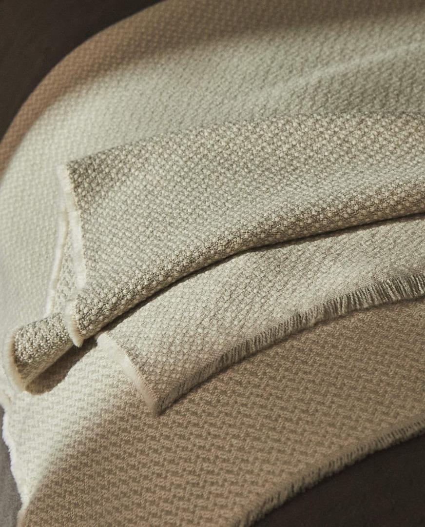 Manta acrílica con flecos