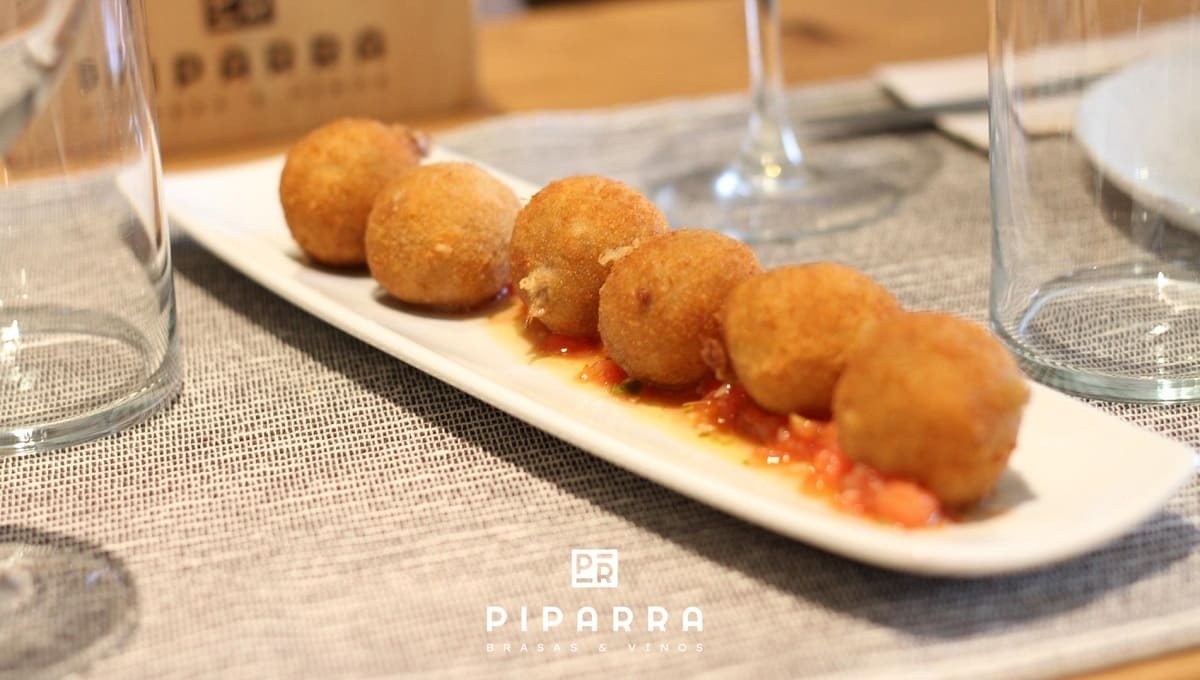 Las croquetas de rabo de toro de Piparra Brasa y Vinos