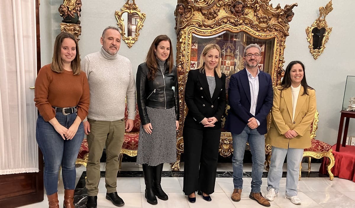 La presidenta de la Diputación de Cádiz. Almudena Martínez, ha presidido el encuentro