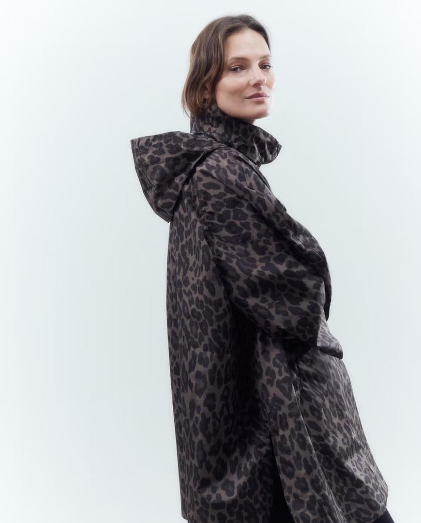 Capa de lluvia animal print de mujer de Woman en El Corte Inglés