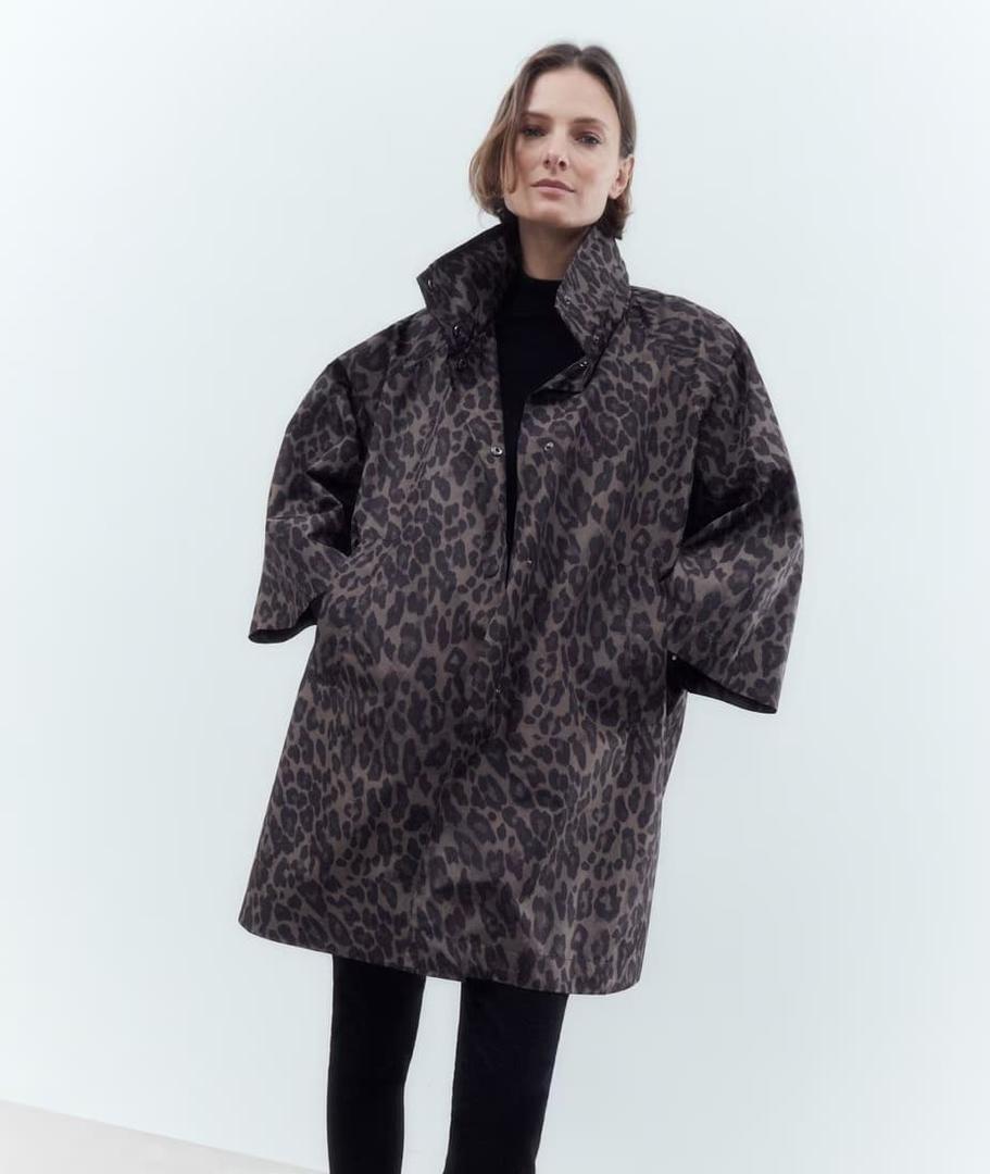 Capa de lluvia animal print de mujer de Woman en El Corte Inglés