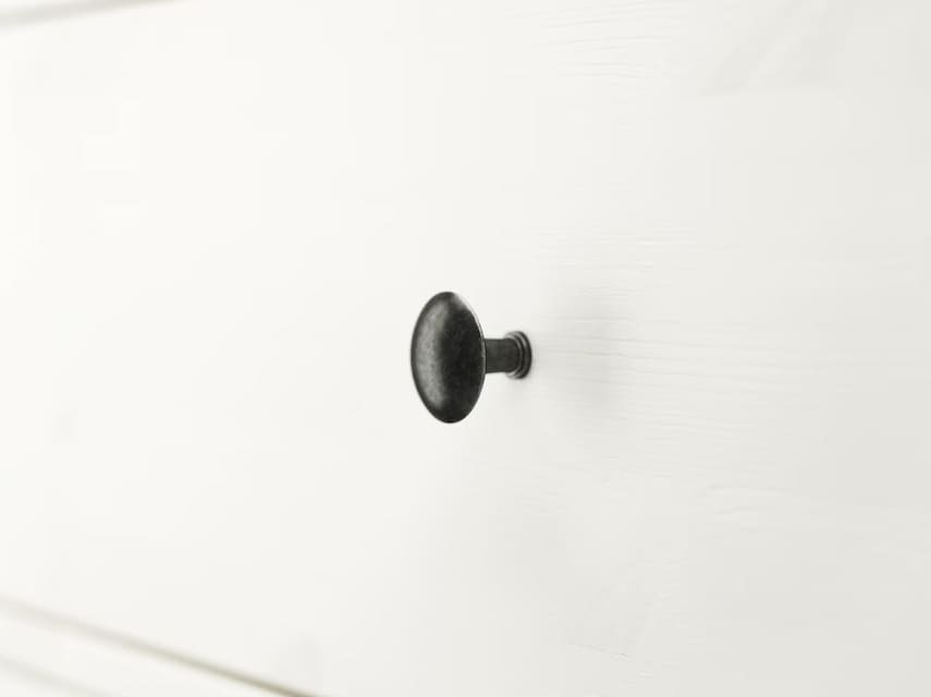 La cómoda blanca de tres cajones del modelo HEMNES rebajada en Ikea