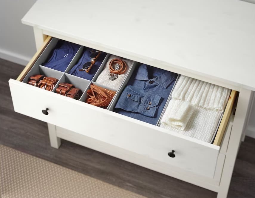 La cómoda blanca de tres cajones del modelo HEMNES rebajada en Ikea