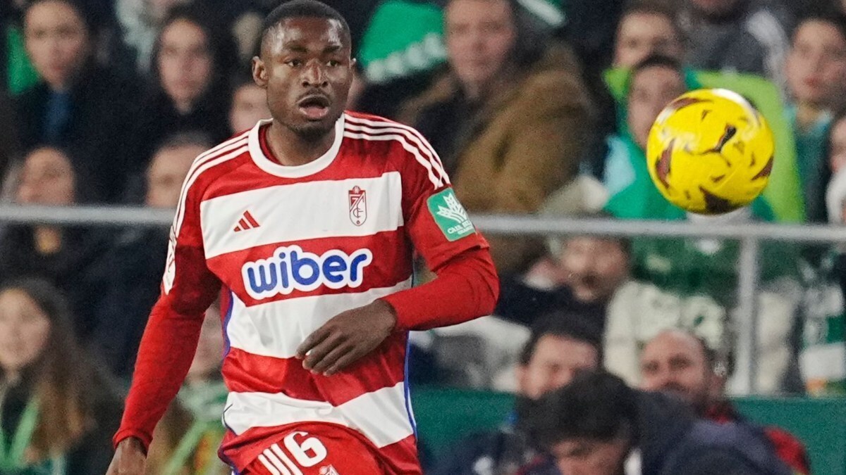 Martin Hongla en el Real Betis - Granada CF | Granada CF