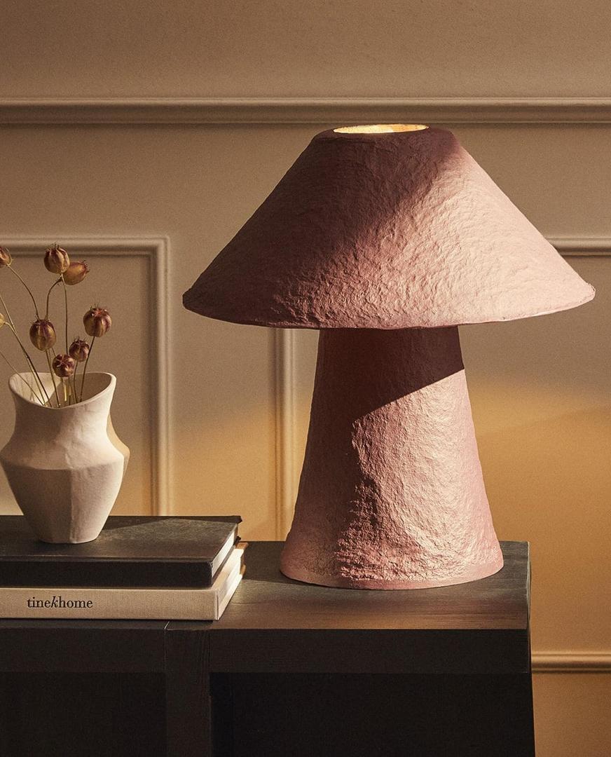 Lámpara de mesa de papel maché