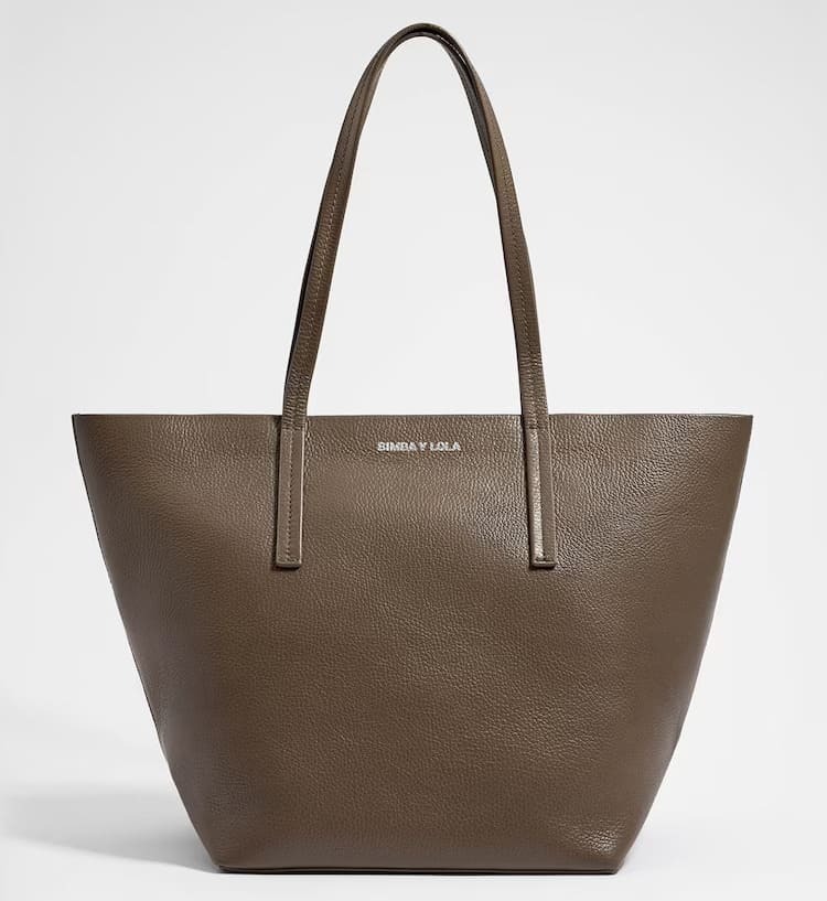 Bolso de hombro de mujer con cierre de cremallera en color marrón de Bimba y Lola rebajado en El Corte Inglés