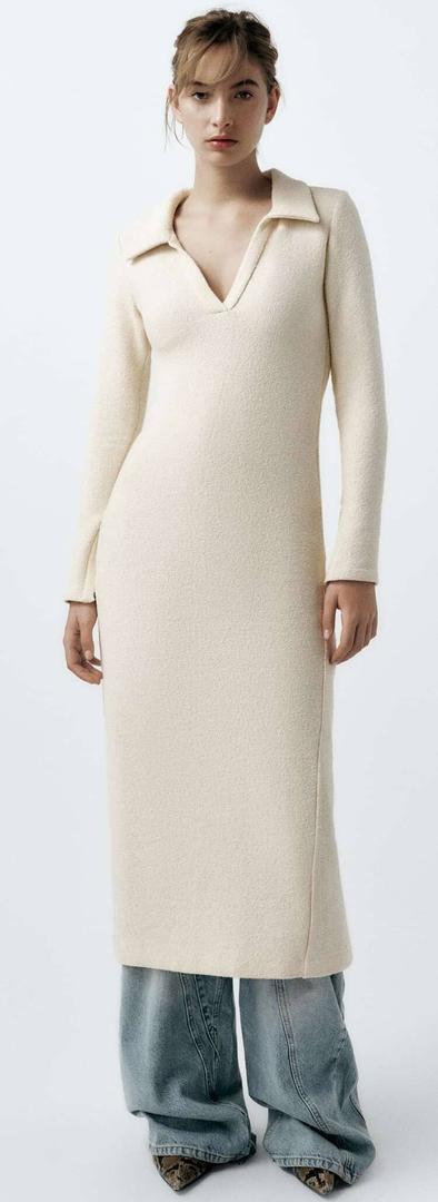 El bonito y sencillo vestido boucle de color beige de Zara