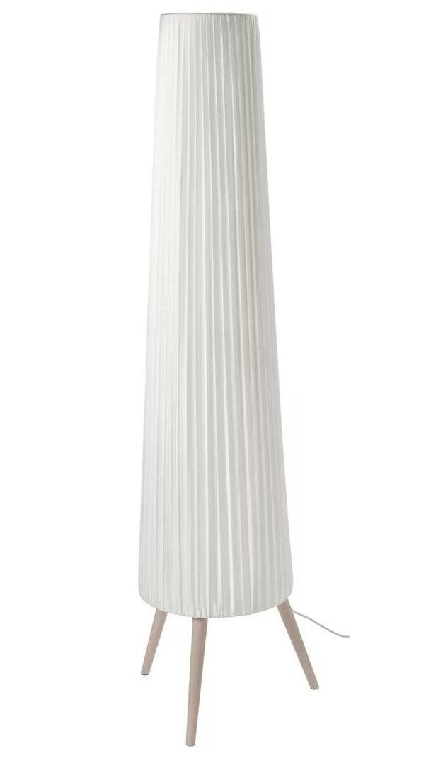 ÖKENSAND Lámpara de pie, haya y blanco de Ikea