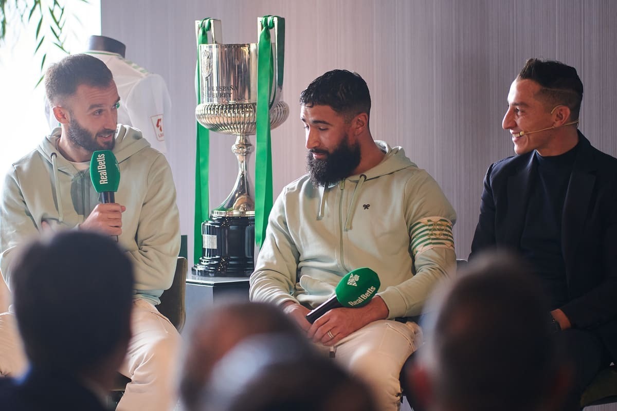 Nabil Fekir y Germán Pezzella en la despedida de Andrés Guardado con el Real Betis | Salvador López Medina para El MIRA